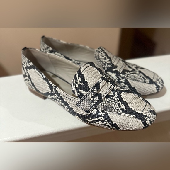 Women's BODEN Snakeskin Patterned Loafers. Size 37.5 (US 6.5). - Picture 4 of 11
